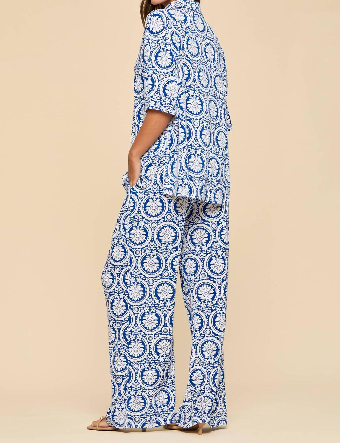 Dear Scarlett - Blouse And Relaxed Pants Resort Wear Set