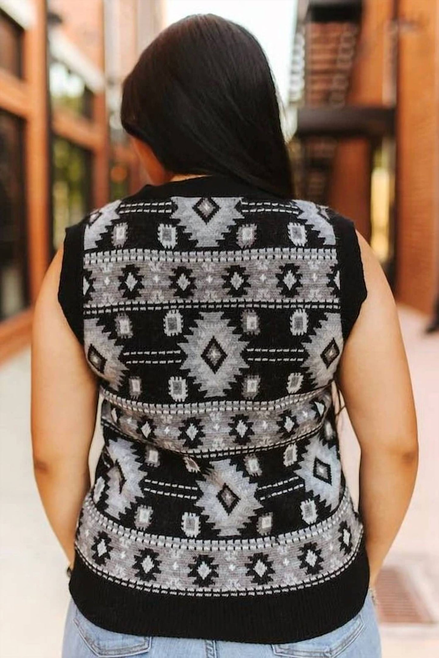 Lucky & Blessed - Aztec Knit V-neck Sleeveless Western Sweater Top